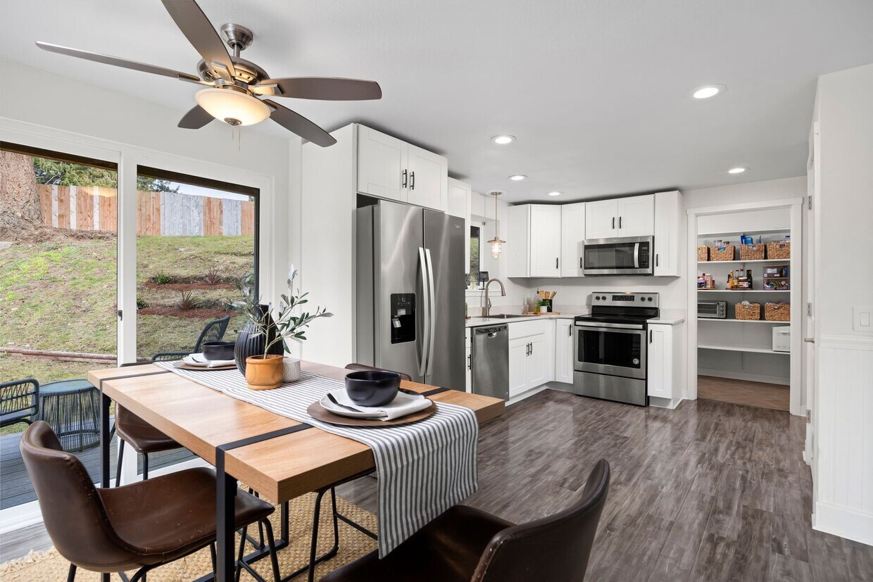 Foto principal - FALL SPECIAL - 1/2 off 1st month's rent - ...