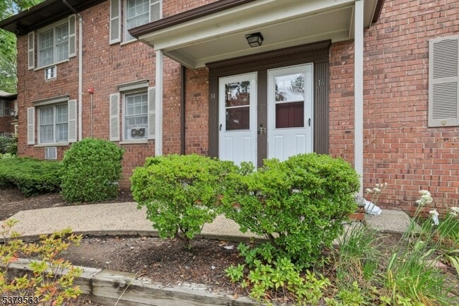 Building Photo - 14 B Lakeside Dr