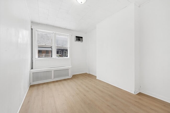 Building Photo - 319 5th St