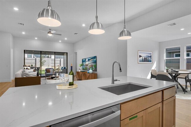 Foto del edificio - 8321 Hillock Terrace