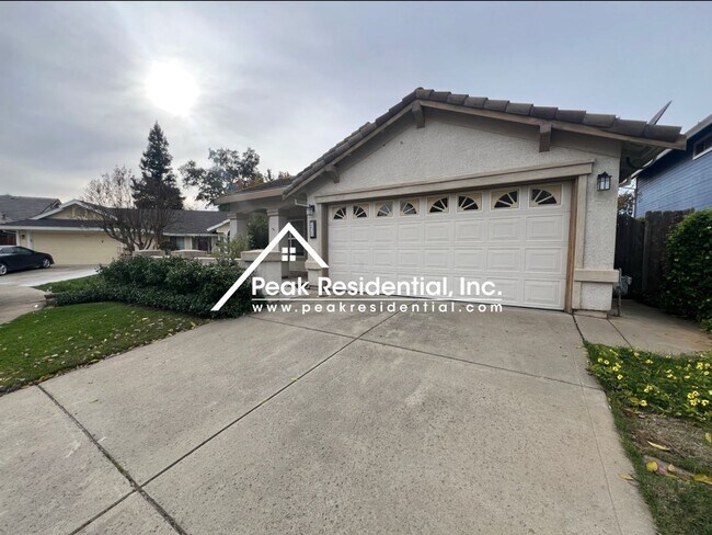 Foto del edificio - Updated Carmichael 2bd/2ba House With Office!