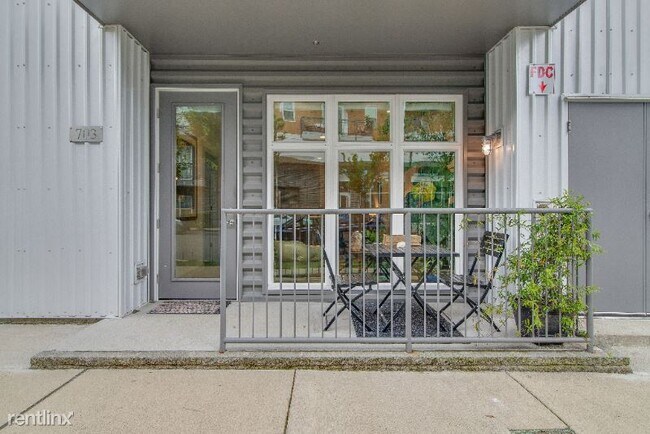 Building Photo - 1 br, 1 bath Condo - 703A Cleo Miller Drive