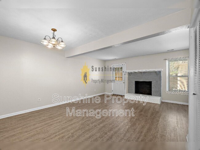 Foto del edificio - 5121 Radcliff Cir