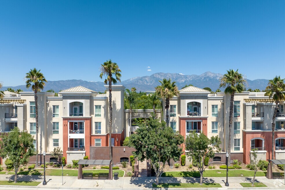 Metro 102 Apartments