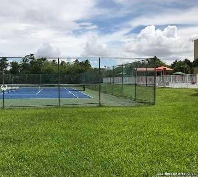 Foto del edificio - 6930 Miami Gardens Dr
