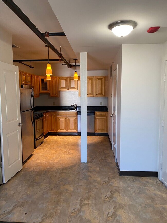 Bostonian Shoe Lofts Apartments in Whitman, MA