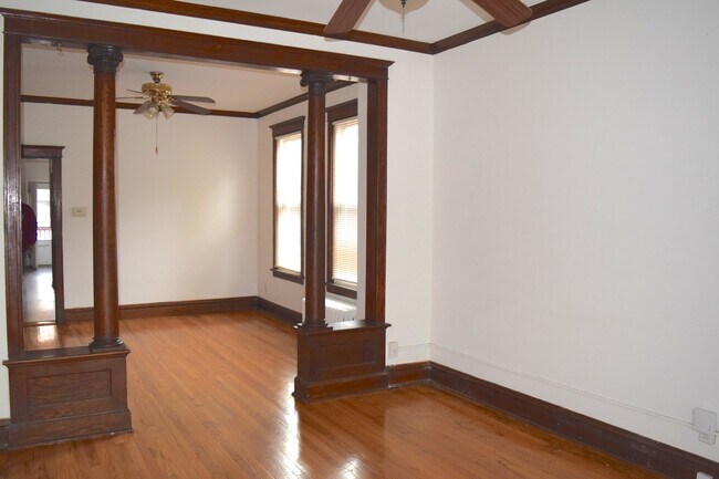 Building Photo - 914 Marengo Ave