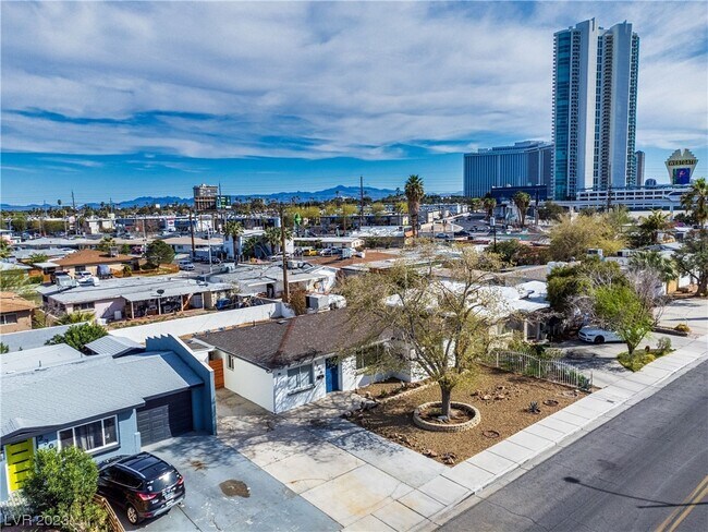 Foto del edificio - 2305 Santa Paula Dr