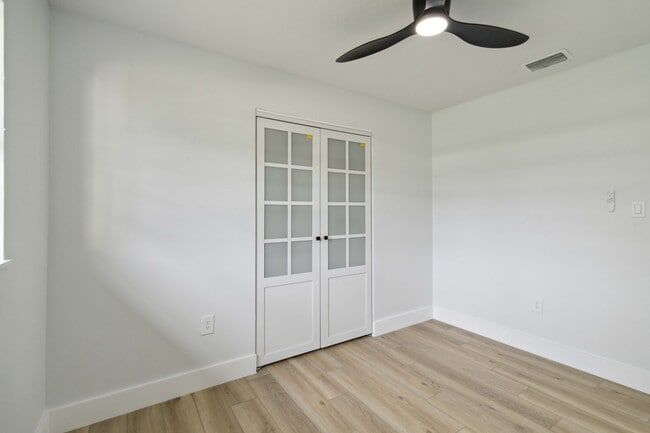 Building Photo - 4970 Brookmeade Dr