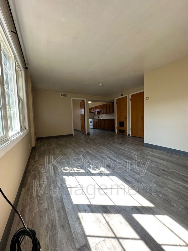 Foto del edificio - 1322 1st Ave NW