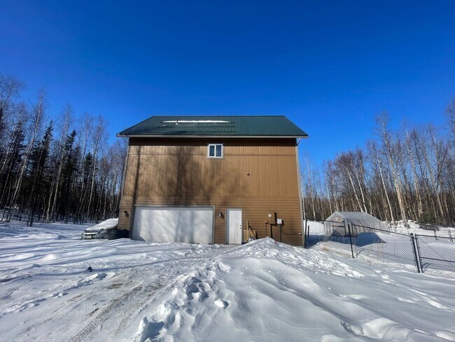 Foto del edificio - Single family home on 5 acres with a fenced back yard and Huge 3 car garage!  Gourmet Chefs Kitch...