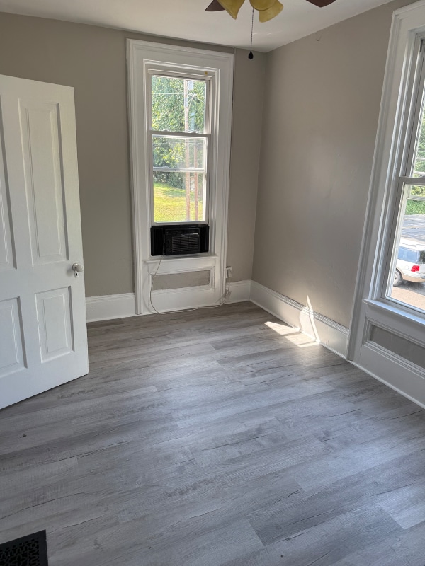 Building Photo - 827 N Oakland St