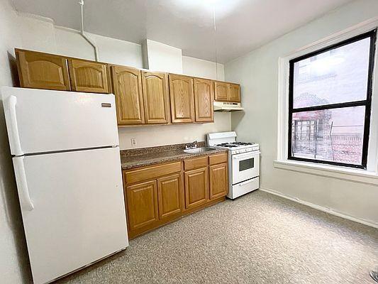 Building Photo - 1 bedroom in BRONX NY 10463