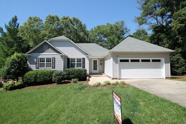 Foto del edificio - Exclusively Offered by Muse Realty, LLC