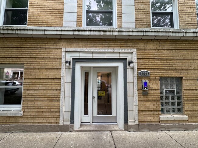 Foto del edificio - 1347 W Eddy St