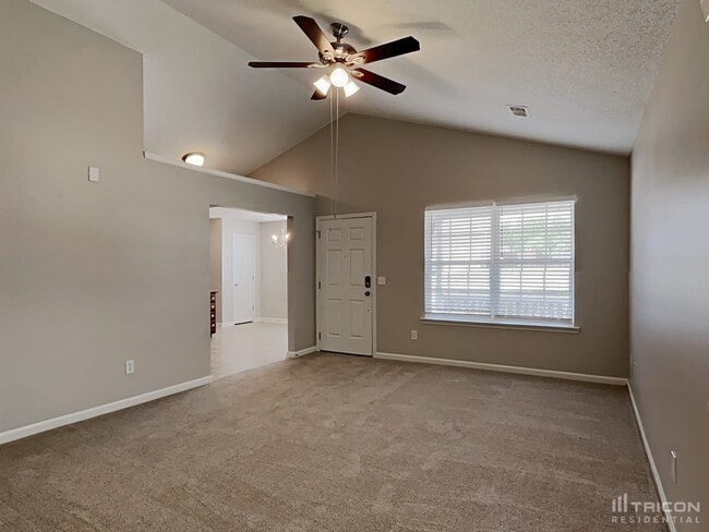 Building Photo - 305 Hester Ct
