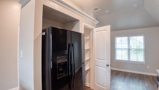 Building Photo - 2216 John Ross Ct