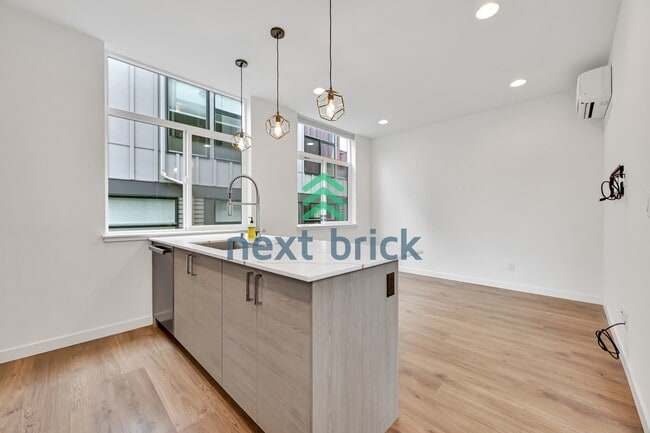 Foto del edificio - Charming 2-Bed, 2-Bath Townhouse Retreat in Seattle's Vibrant Heart – 1100 Sq Ft of Modern Living!