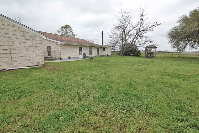 Building Photo - 12227 County Line Rd