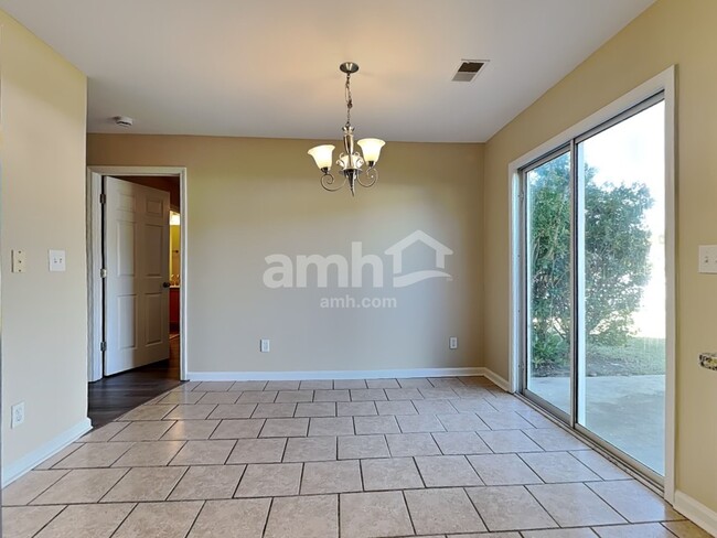 Foto del edificio - 230 Stoney Xing