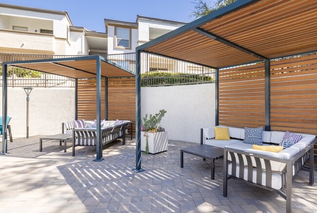 Foto del edificio - Stone Canyon Apartments