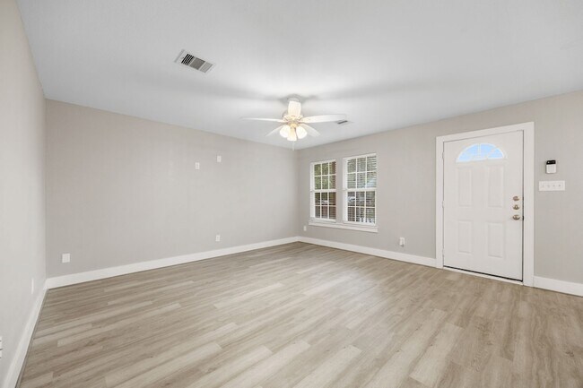 Foto del edificio - 6710 Mcwilliams Dr