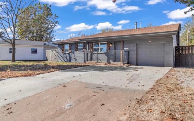 Building Photo - 801 Royal Ave