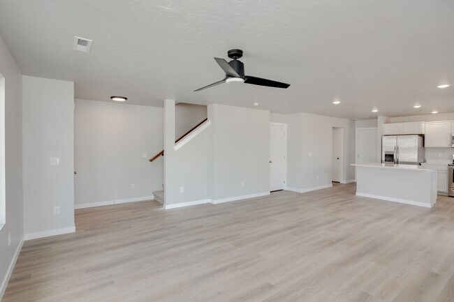 Foto del edificio - Incredible Townhomes. You’re New Home is Waiting.