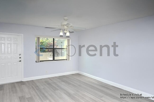 Foto del edificio - 9761 Riverside Dr