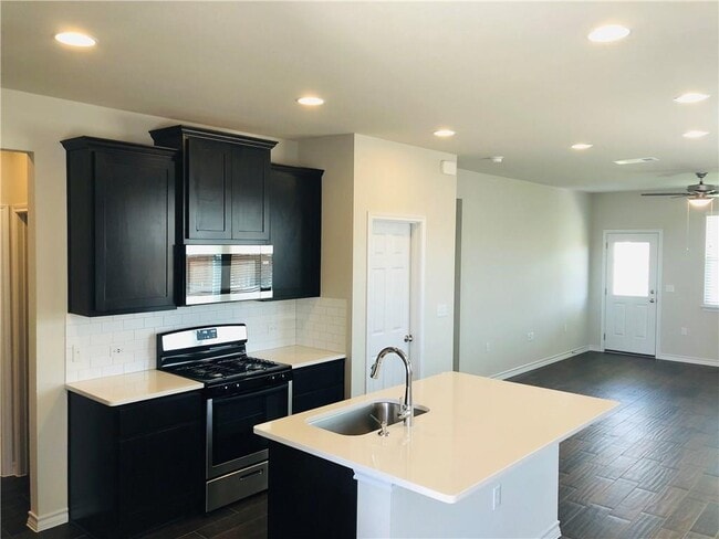 Building Photo - 1611 Adobe Walls Way