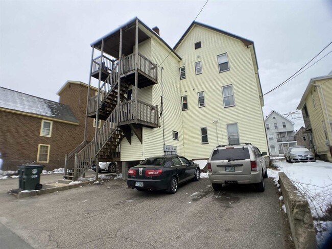 back - 309 Dubuque St