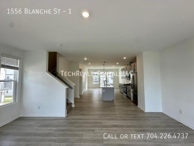 Building Photo - 1556 Blanche St