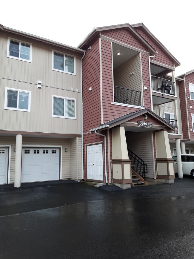 Front - 10664 NE Holly St