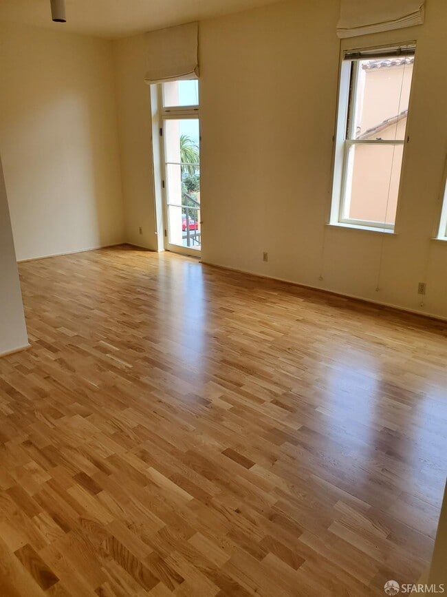 Foto del edificio - 355 Buena Vista Ave E