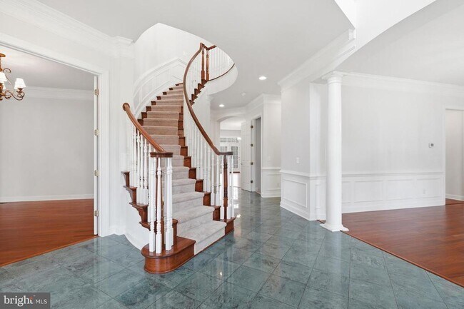 Foto del edificio - 5285 Meadow Estates Dr