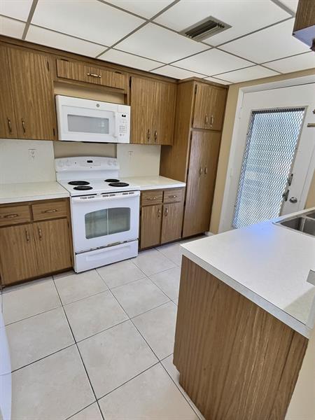 Foto del edificio - 9150 NW 38th Dr