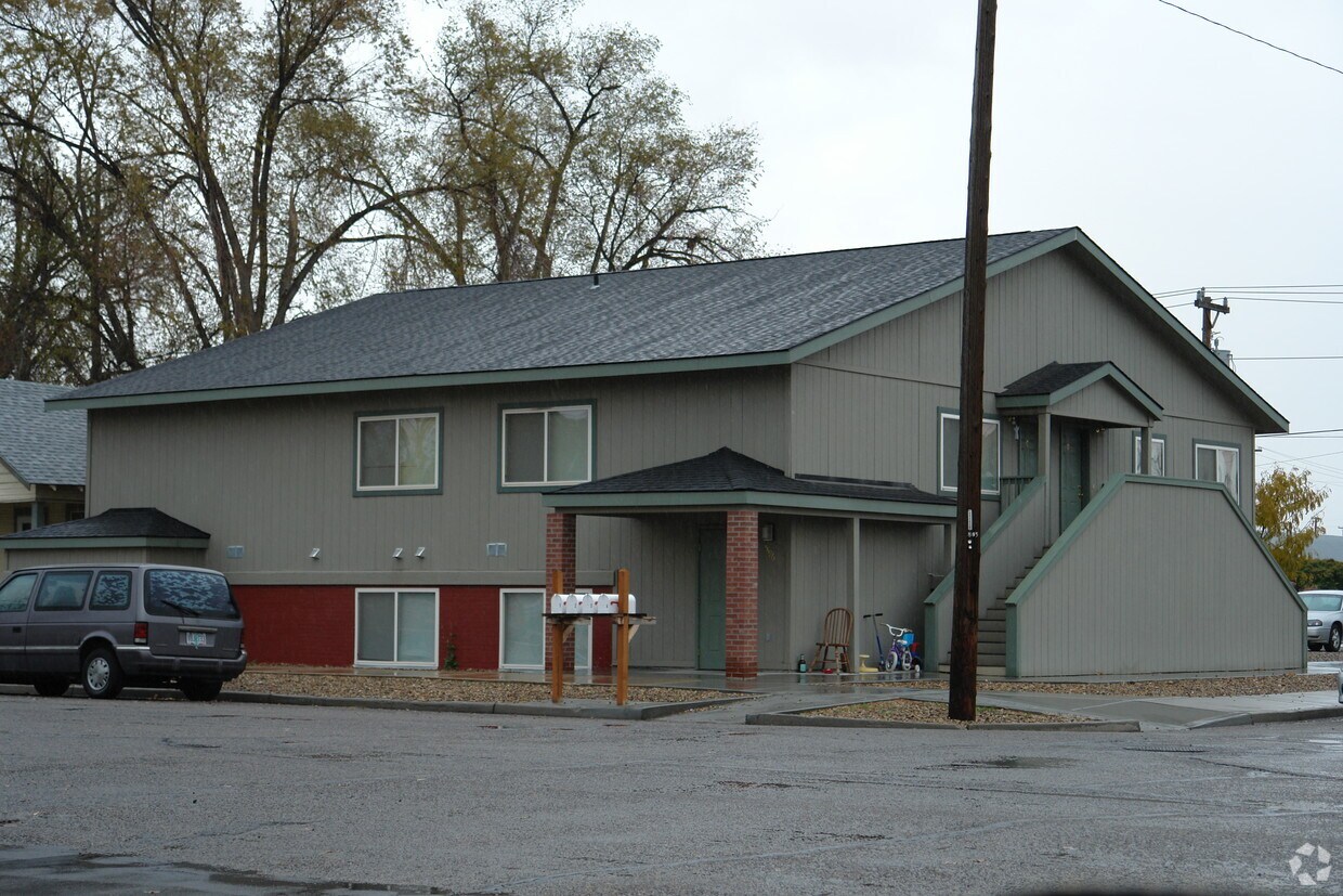 Foto del edificio - 596 SW 1st St