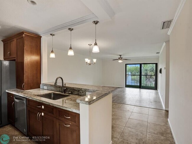 Building Photo - 930 SW 9th St Cir