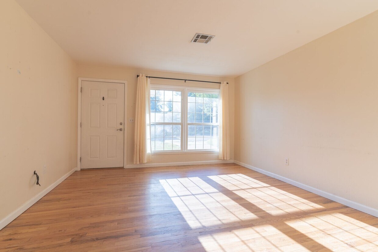Foto principal - 1317 Laverne Ave