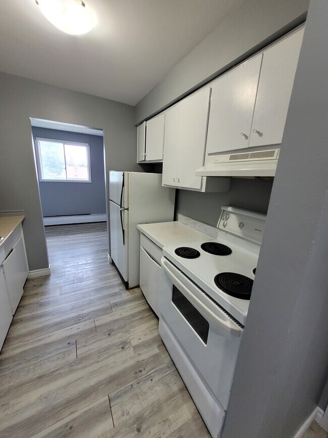 Photo du bâtiment - 595 Silverbirch Rd
