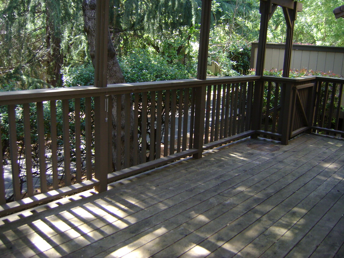 Building Photo - 6523 El Cabo Ct