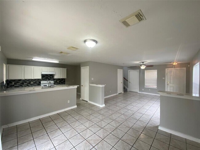 Building Photo - 1027 Deerpass Dr