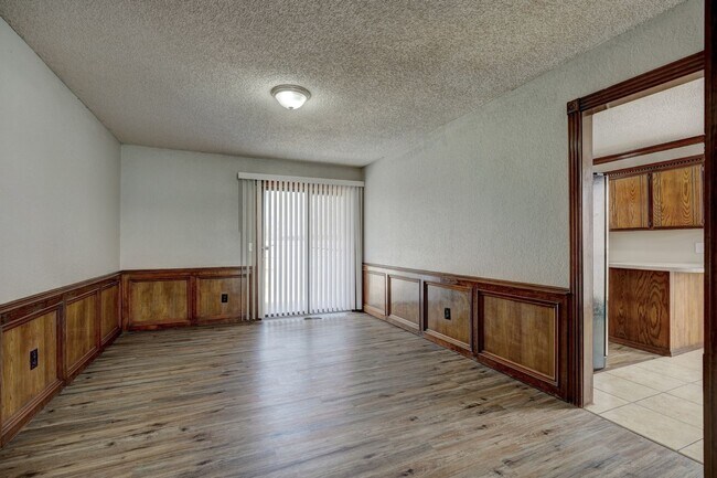 Building Photo - 4 bed, 2 bath home in Edmond