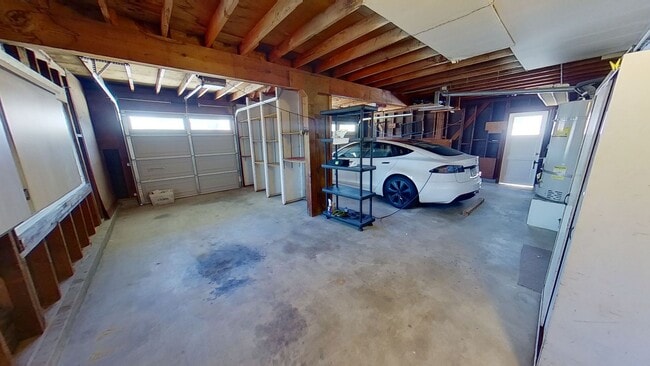 Building Photo - **COMING SOON**  Beautiful 4 Bed 2.5 Bath ...