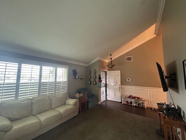Foto del edificio - PRICE REDUCTION! Charming 3 Bedroom 2 Bath...