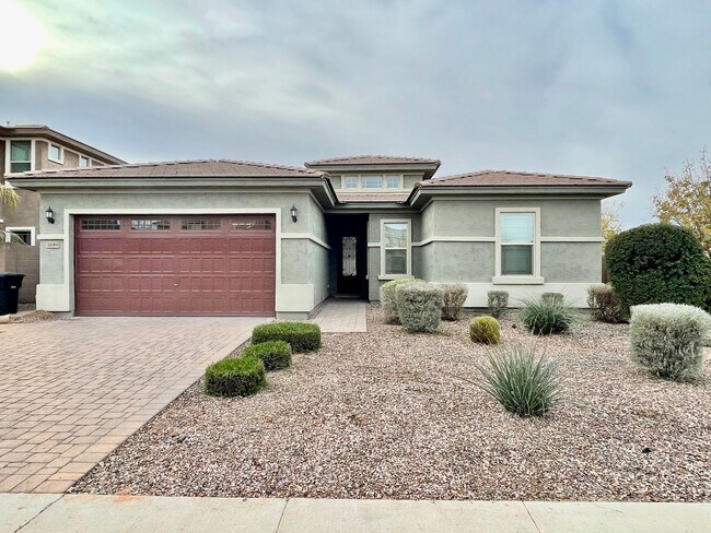 Foto del edificio - Gorgeous 3 Bed/2.5 Bath + Den Home In Chandler! Gated Community & Upgrades Throughout Home!