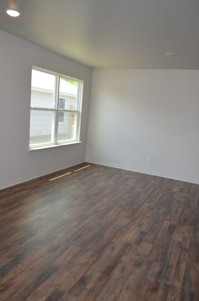Building Photo - 1826 Castroville Trl