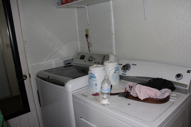 Foto del edificio - 4100 Spiker Ln