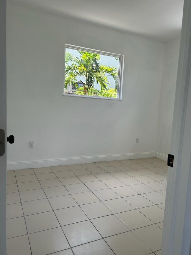 Foto del edificio - 2450 SW 31st Ave