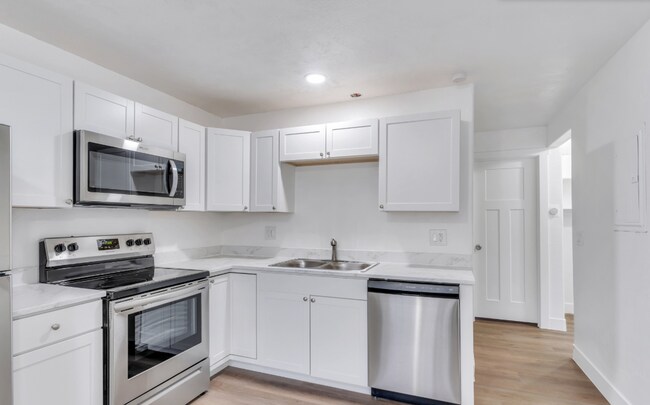 Foto del edificio - Remodeled 3-bedroom, 1-bathroom apartment ...